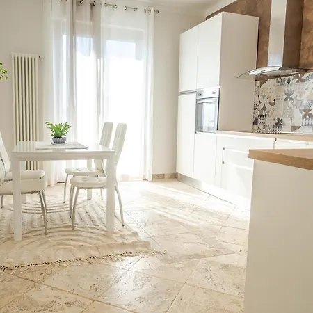 Apartment With Beautiful Sun